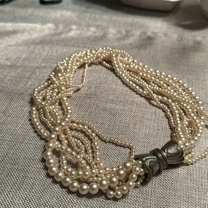 Pearl choker necklace with silver magnet clasp